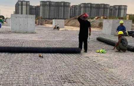 宜州土工格栅铺设前地基要怎么处理？